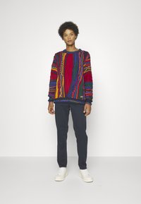Carlo Colucci UNISEX - Strickpullover - navy/red