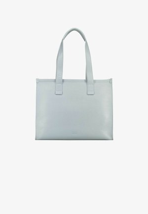Sac cabas en cuir bleu clair avec deux bretelles et un logo embossé discret au centre avant.