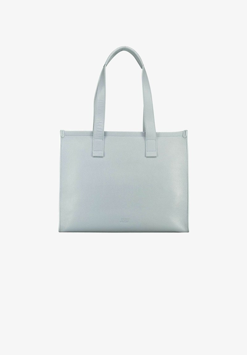Sac cabas en cuir bleu clair avec deux bretelles et un logo embossé discret au centre avant.