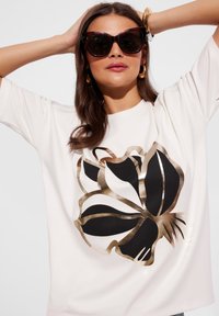 Makalu - T-shirt z nadrukiem
