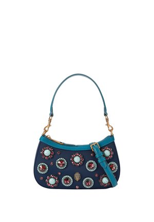 Petit sac à main bleu marine avec une bandoulière turquoise, décoré de grappes circulaires de pierres précieuses roses et turquoises ainsi que d'un fermoir doré.