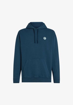 Sweat à capuche bleu marine avec une poche frontale, fabriqué en tissu doux, avec un logo rond sur le côté gauche de la poitrine et des poignets côtelés.