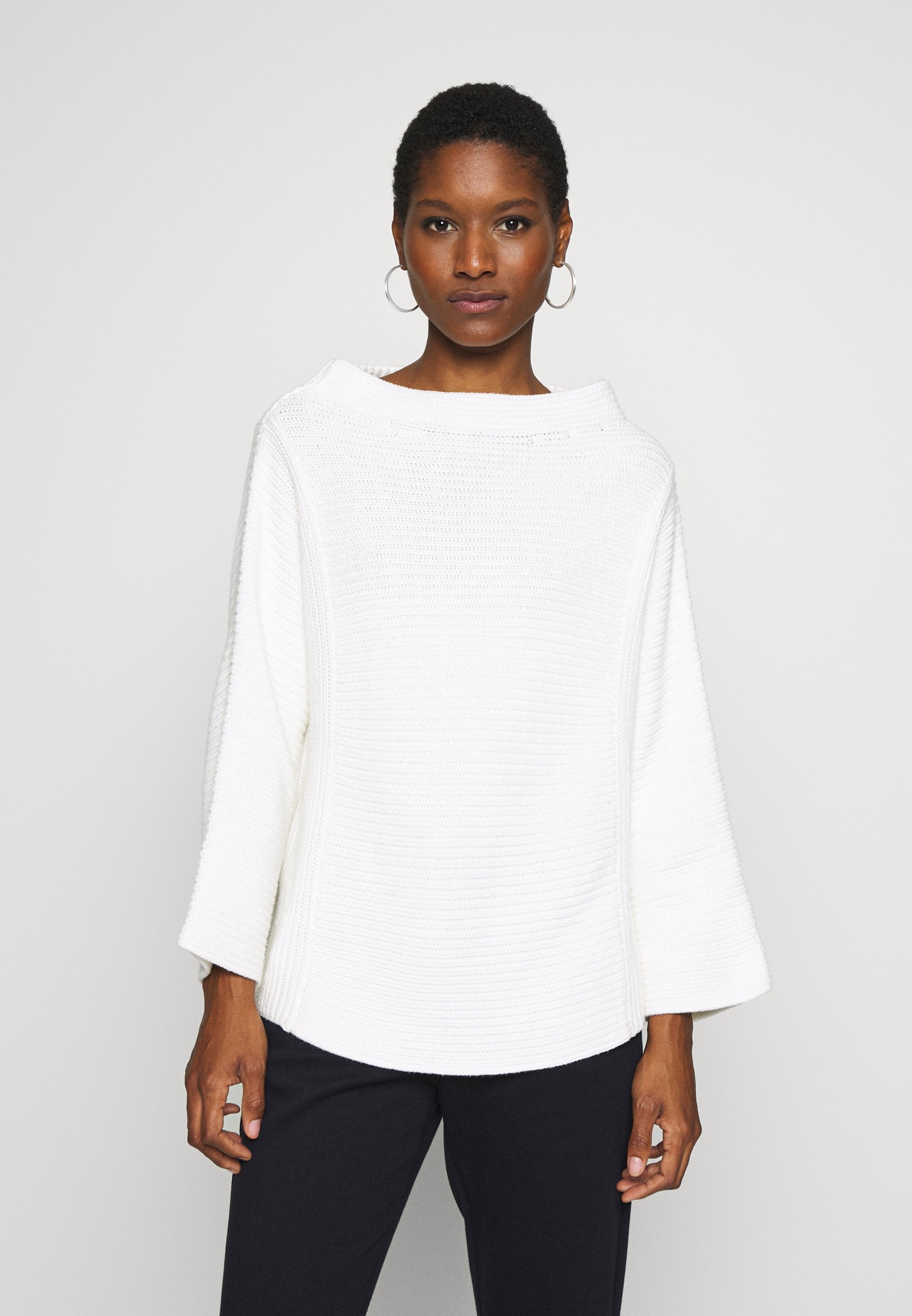 someday. TAYNARA Strikkegenser milk Zalando.no someday. CHERA - Bukse - garden green