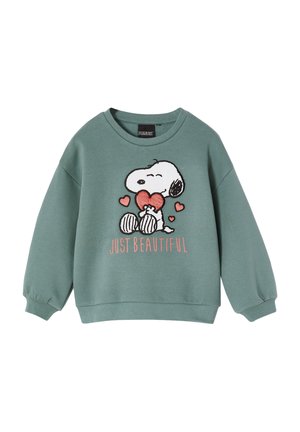 Grüner Pullover mit langen Ärmeln, der ein gesticktes Snoopy-Motiv zeigt, das ein Herz hält, und den Text "EINFACH SCHÖN" in Pink.