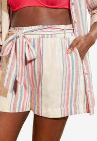 Love & Roses STRIPE  CO ORD REGULAR FIT - Šorti - ivory white