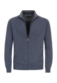 Maglione zip-up navy in un morbido tessuto a maglia, dotato di un colletto alto e polsini e orlo a coste. Logo discreto sul petto.