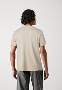 GAP NEW ARCH - T-shirts print - bedrock