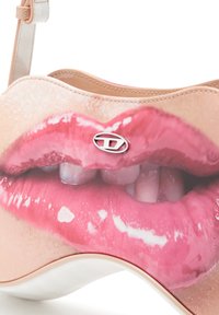 Diesel PLAY SHOULDER - Ručna torba - beige