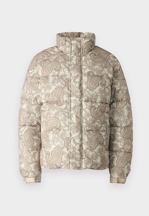 Giacca imbottita con colletto alto, caratterizzata da un motivo paisley crema e marrone chiaro. I materiali sembrano trapuntati con polsini a coste per un comfort ottimale.