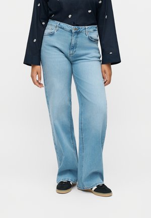 ONLY Carmakoma, Wide-fit CARWILLY High waist Straight Fit - Liibuvad teksad - light blue denim