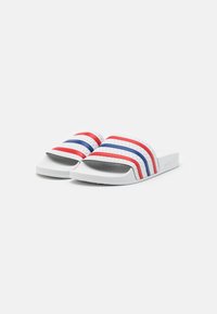 adidas Originals ADILETTE UNISEX - Sandales de bain - footwear white/better scarlet/victory blue 