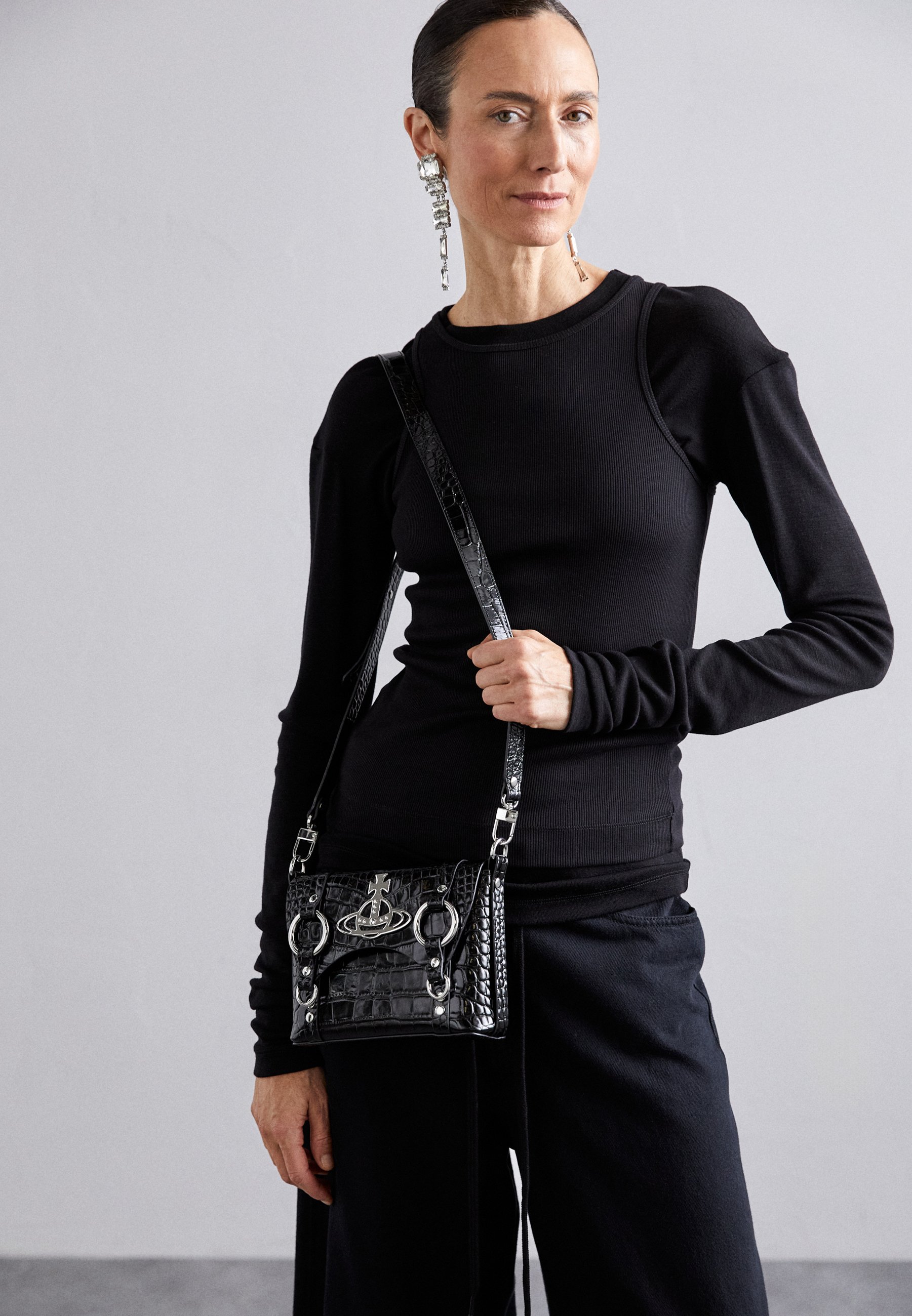 Vivienne Westwood KIM CROSSBODY - Cross body bag - black - Zalando