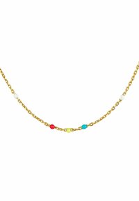 Collar de cadena en tono dorado con cuentas coloridas en rojo, azul, verde y blanco, alternando con eslabones ovalados.