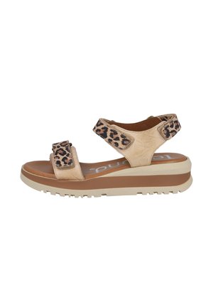 Sandalias de plataforma beige con acentos de estampado de leopardo, que cuentan con correas ajustables, una suela texturizada y una plantilla acolchada para mayor comodidad.