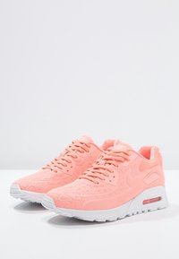 Nike Sportswear Sneakers - coral