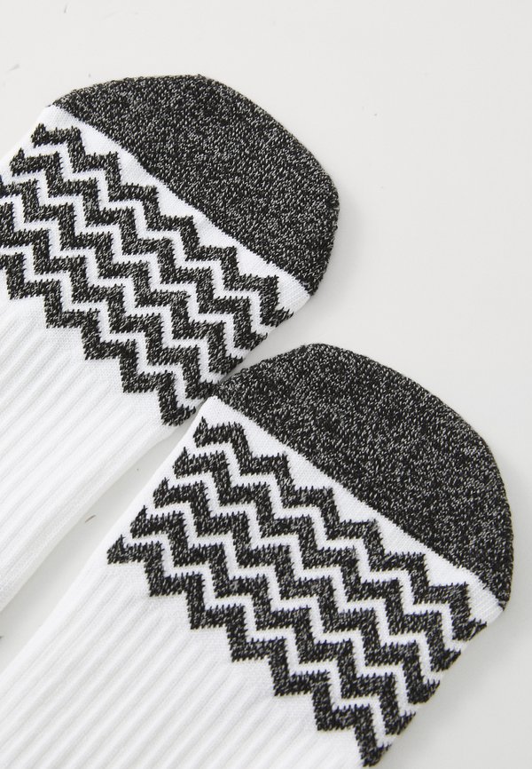 REAL MADRID HOME SOCKS UNISEX - Club wear3