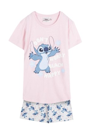 Rosa Kurzarmshirt mit der blauen Comicfigur Stitch und Text, kombiniert mit weißen Shorts mit einem sich wiederholenden Stitch-Muster.