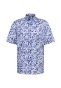 Blauwe bloemen korte mouwen overhemd met een all-over print, knoopsluiting en een klassieke kraag op een lichte achtergrond.