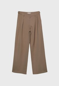 Pantalon marron taille haute à jambes larges avec passants de ceinture et boucles de réglage latérales, présentant des plis à l'avant.