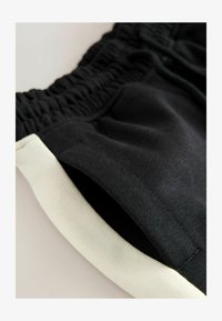 Valitud, black