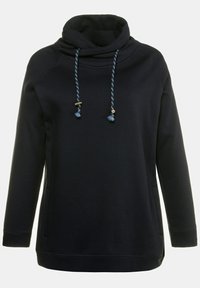 Pullover blu navy con collo a cowl, dotato di cordini intrecciati con pompon. Realizzato in materiale morbido, con tasche laterali e maniche lunghe.