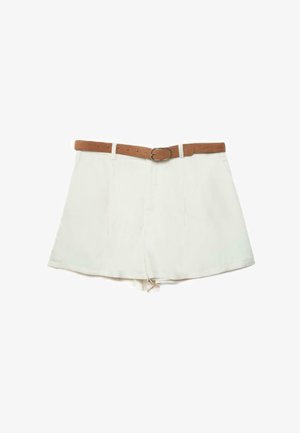 Białe szorty z wysokim stanem, plisami oraz brązowym zamszowym paskiem z srebrną owalną klamrą.