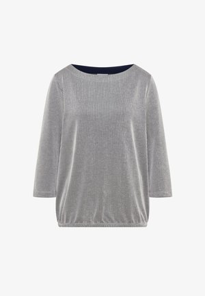 Chemise grise à manches longues avec fines rayures blanches verticales, encolure ronde et ourlet froncé en bas.