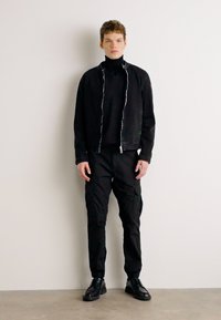 Tommy Jeans ETHAN - Calças cargo - black