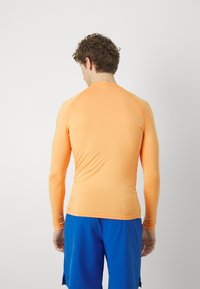 Quiksilver EVERYDAY UPF50 - Védőfelső - apricot