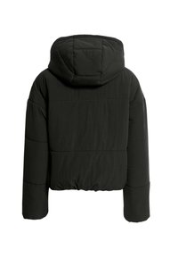 Giacca cropped nera in stile puffer con cappuccio, texture trapuntata e maniche ampie. Tessuto liscio con un colore solido e uniforme.