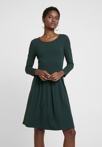 Anna Field Vestido de malha - scarab