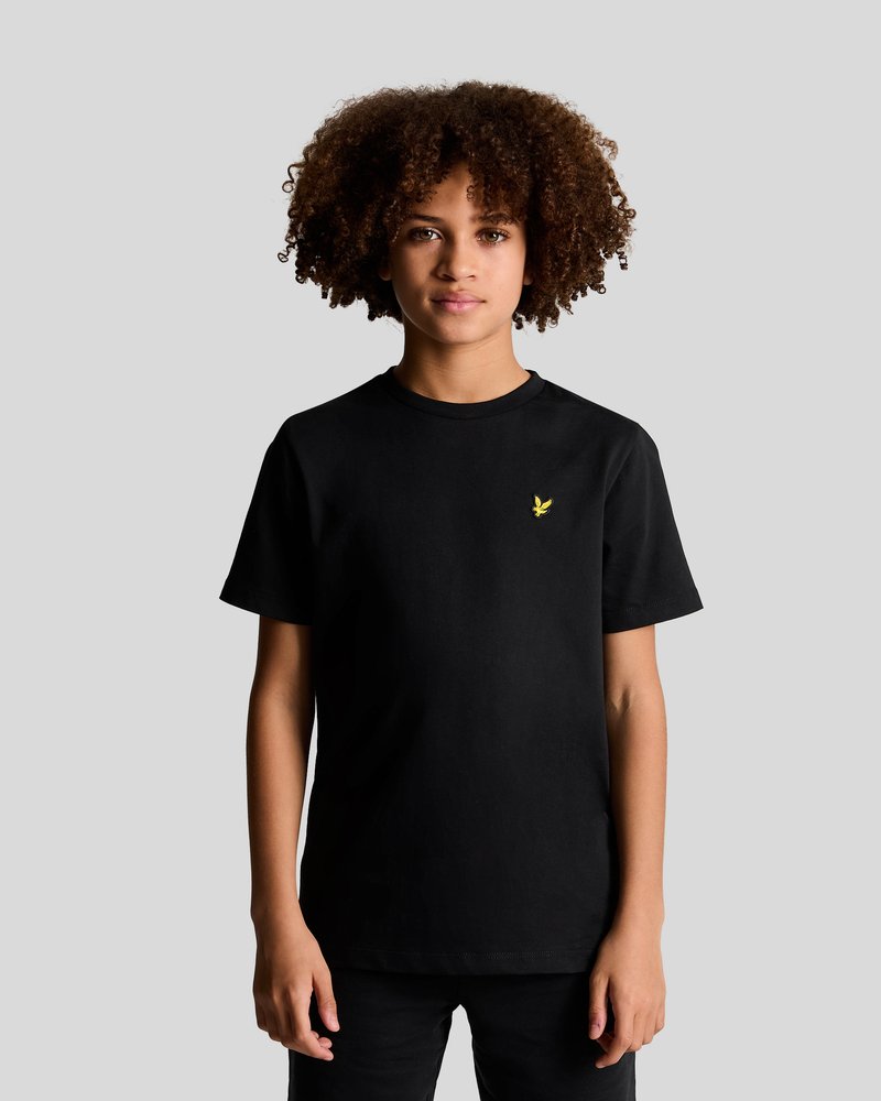 T-shirt en coton noir à manches courtes, avec un petit logo jaune sur la poitrine. Design simple, sans ornements, avec un col rond.