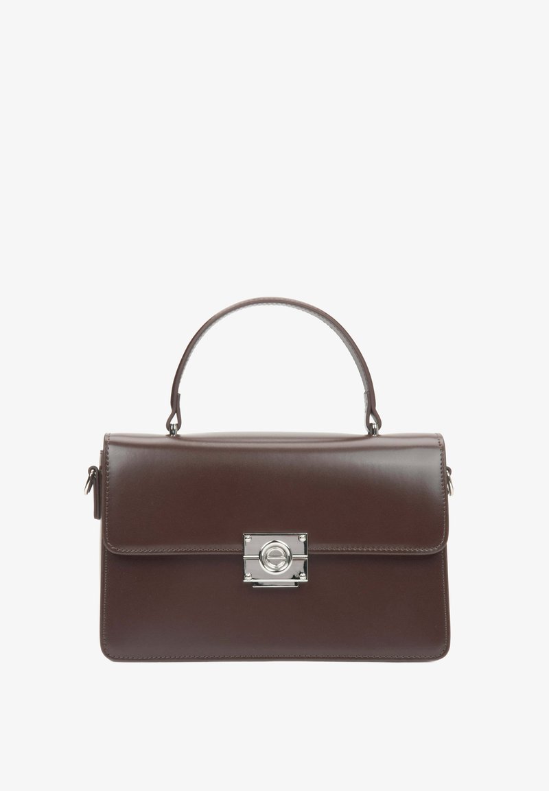 Bruine leren handtas met een gestructureerd ontwerp, voorzien van een bovenhandvat en een zilveren metalen sluiting aan de voorkant. Gladde textuur, geen zichtbare patronen.
