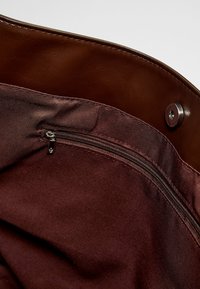Stradivarius BUCKET  - Handväska - brown