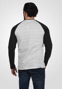 Solid Langarmshirt - black