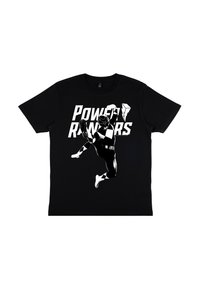 Černé tričko s grafikou Power Rangera v akci, s tučným bílým textem "POWER RANGERS" a stylizovanými akcenty blesků.