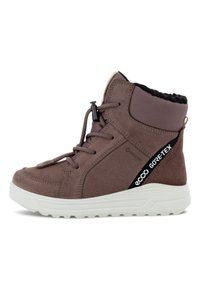 Stivale alla caviglia in suede marrone con dettagli neri in GORE-TEX e suola in gomma bianca, caratterizzato da un design con lacci e un colletto foderato in caldo pile.