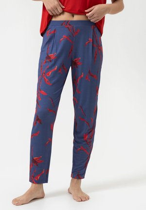 Pantaloni del pigiama blu con un motivo floreale rosso, realizzati in tessuto leggero. Presentano una vestibilità comoda e una vita elastica per il massimo del comfort.
