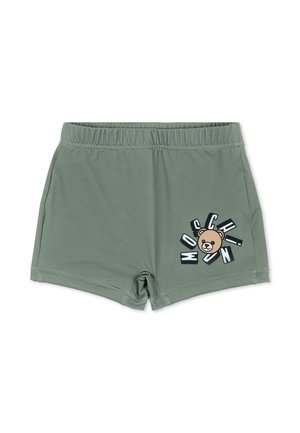 Pantaloncini verdi per bambini piccoli con cintura elastica e faccia di orso stampata circondata da lettere sparse sulla gamba destra.