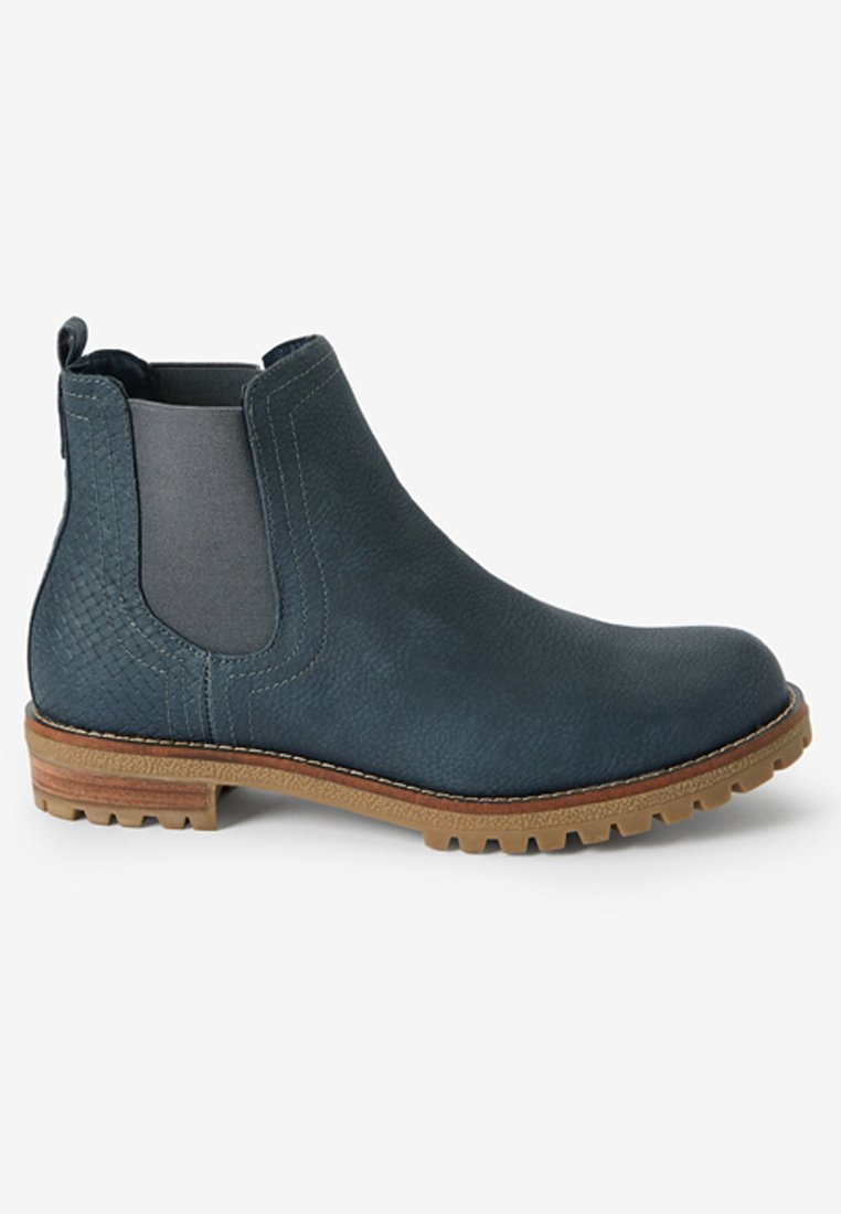 forever comfort casual chunky chelsea boots