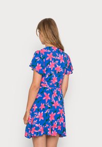 Even&Odd Vestido de dia - blue/pink