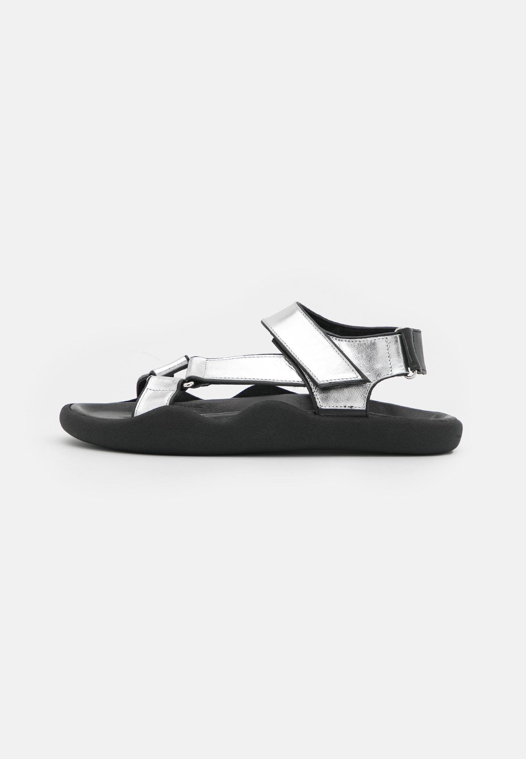 Christopher Kane FLAT STRAP - Sandalias - silver/plateado - Zalando.es