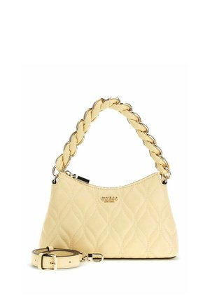 Sac à main matelassé crème avec poignée tressée et bandoulière amovible, avec logo Guess doré et fermeture éclair.