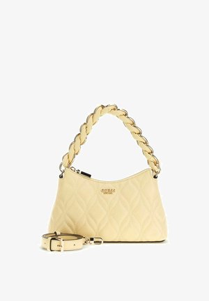 Cremefarbene gesteppte Handtasche mit geflochtenem Griff und abnehmbarem Schulterriemen, mit goldfarbenem Guess-Logo und Reißverschluss.