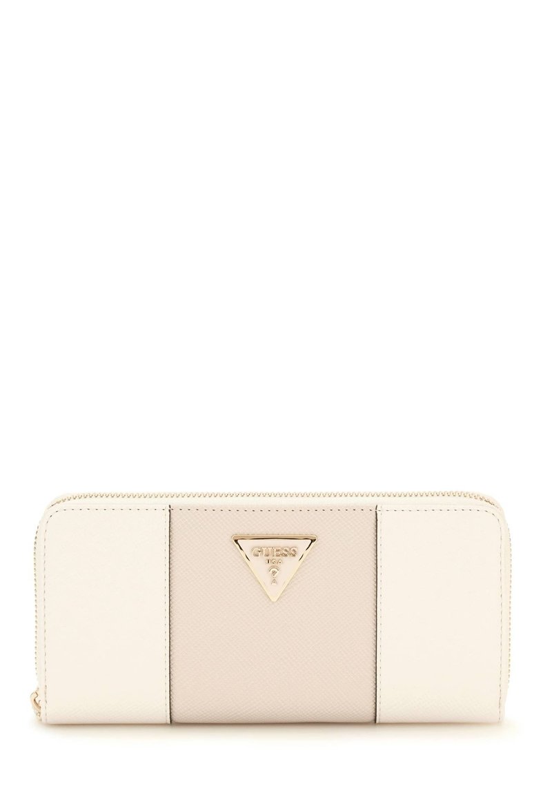 Portefeuille en cuir blanc avec des accents texturés, arborant un logo doré triangulaire, une fermeture éclair et un design minimaliste.