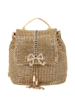 Mała złota torebka pokryta błyszczącymi cyrkoniami, z ozdobną kokardą i frędzlami na przedniej klapie oraz krótkim górnym uchwytem.
