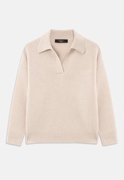 Pull en beige tricoté avec un col en V et un col côtelé. Il possède des manches longues et un ourlet côtelé. Texture douce.
