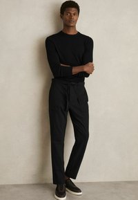 Reiss REGULAR FIT - SET BELTED TECHNICAL - Nadrágok - black