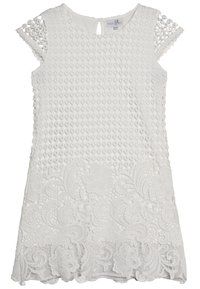 Vitt klänning med texturerad kropp och cirkulära mönster samt spetsliknande blommig broderi vid fållen. Kappärmar och nyckelhålsdetalj bak.