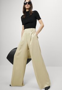 HUGO HANIANA - Παντελόνι - medium beige